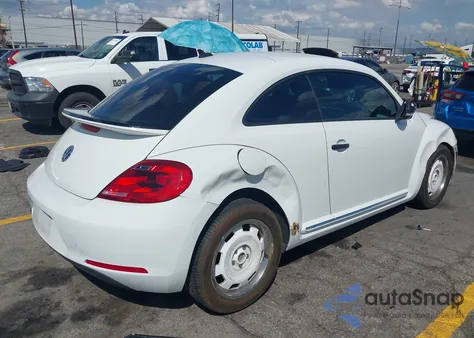2015 Volkswagen Beetle 1.8T z USA, uszkodzony, nr VIN 3VWF17AT0FM648031